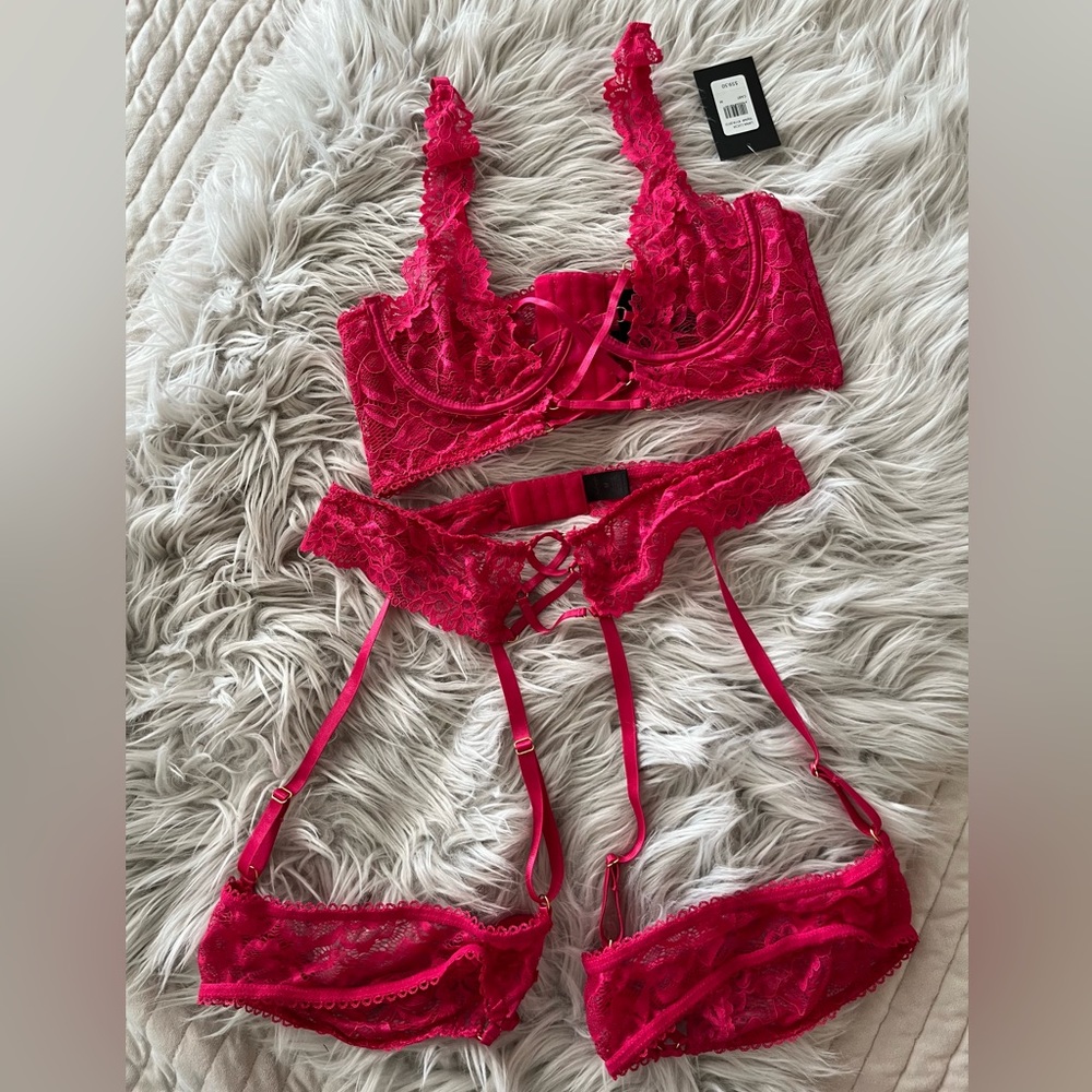 💘 Fredrick's Laced Two-piece Lingerie